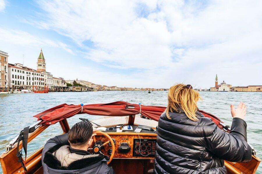 Venice: Grand Canal Boat Tour - Timing Tips: When to Go for Sightlines