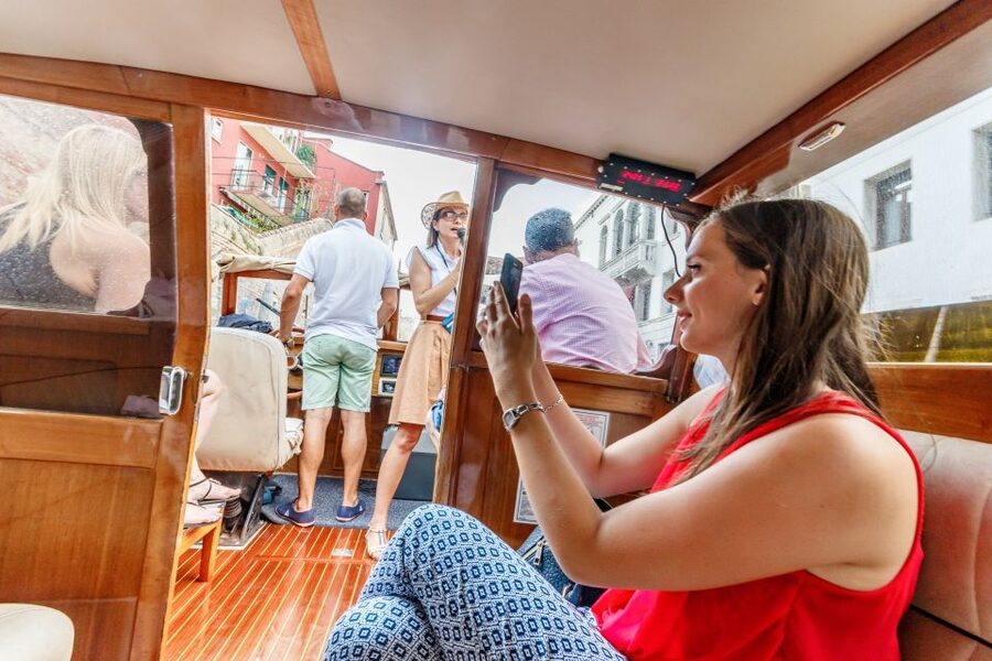 Venice: Grand Canal Private Boat Trip - Meeting at Saint Mark’s Square: finding your guide without stress