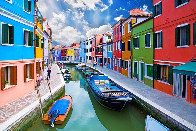 Venice Islands Cruise: Murano Glass, Rainbow Burano & Torcello - Murano glass factory stop: what you’re really seeing