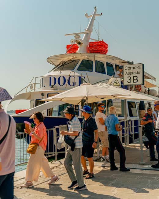 Venice: Murano and Burano Boat Tour with Glass Factory Visit - Service quality: guides, multilingual commentary, and how to get what you need