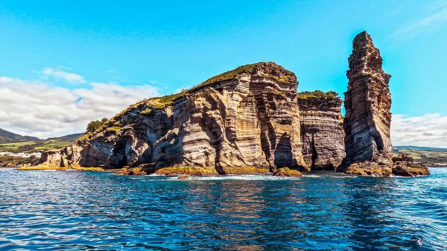 Vila Franca Islet: Bioligist Guided 0% Carbon e-Boat Tour - Guides and Languages: What to Expect From the On-Board Storytelling