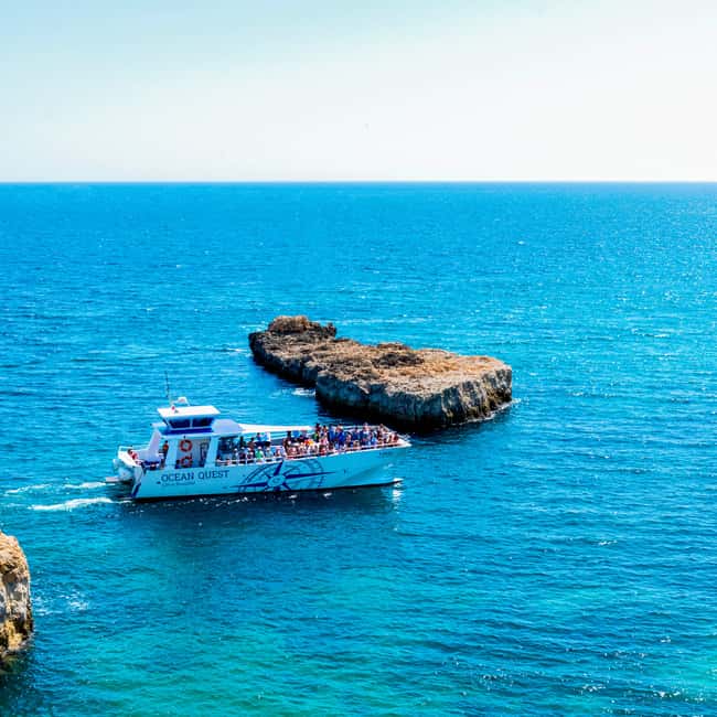 Vilamoura: Benagil Cave Boat Tour - Onboard comfort: toilets, bar, and included tastings