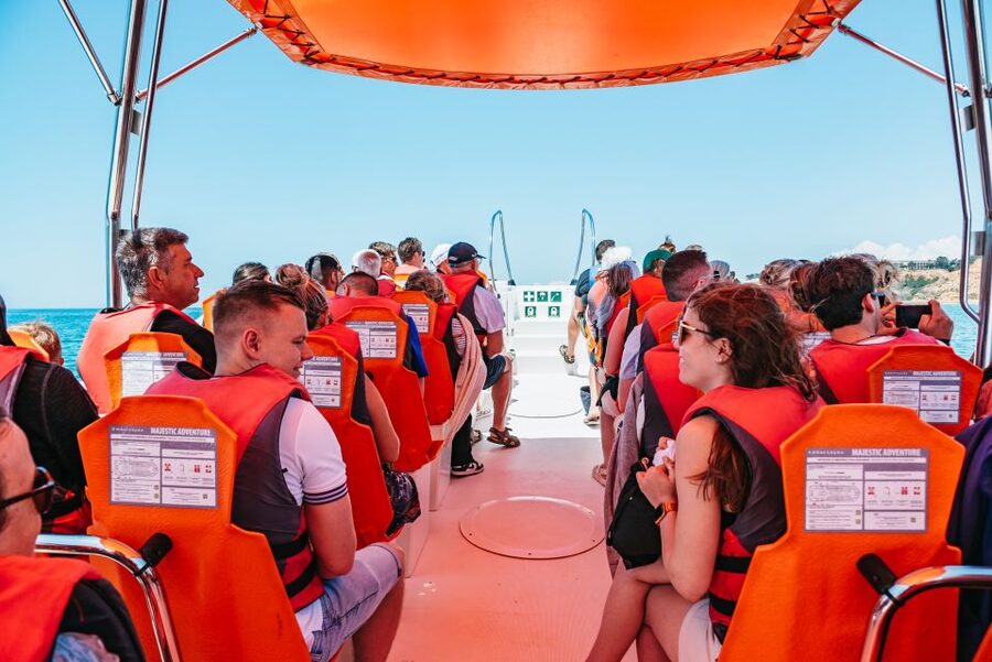 Vilamoura: Benagil Cave Boat Tour with Entry&Dolphin search - Vilamoura to Benagil: what the 2.5-hour ride feels like
