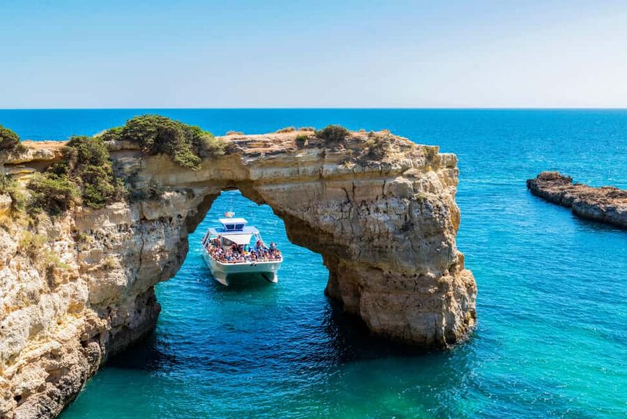 Vilamoura: Benagil Cave Quest Boat Tour - Included tastings: local liqueurs and cakes that fit the setting