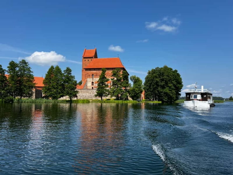 Vilnius: Trakai, Uzutrakis Manor, Hill of Angels, Boat Ride - Užutrakis Manor and Its French Park: Lake Views Without the Crowds