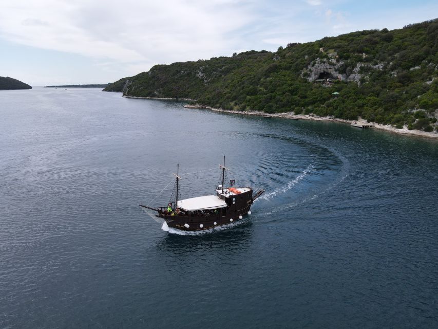Vrsar: Lim Fjord Boat Tour with Swimming near Pirate's Cave - Lim Fjord Cruise: Coastline Views, Wildlife Chances, and Drinks