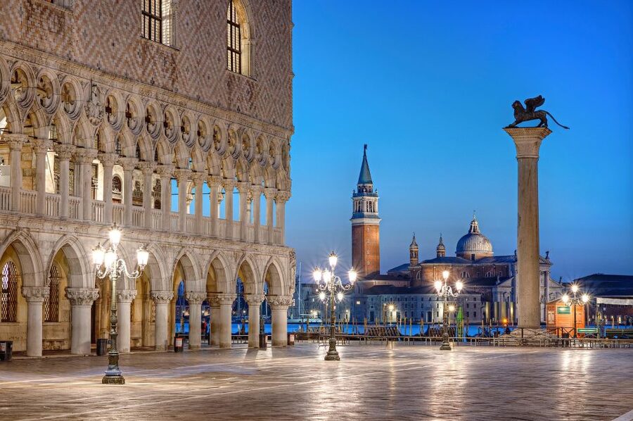 Walking Tour with optional motor boat Ride - Jewish Ghetto lanes and Strada Nova: the Venice behind the postcards