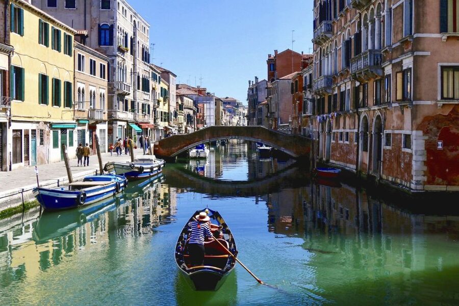 Walking Tour with optional motor boat Ride - St. Mark’s Square at dusk: where the tour lets you choose