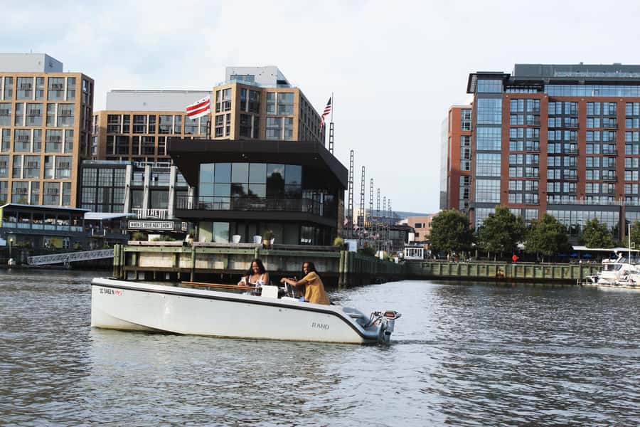 Washington DC: The Wharf Self-Driven Boat Tour with Map - Getting started at 101 Market Square SW (and what the 15 minutes buys you)