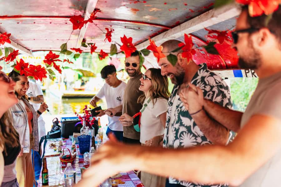 Xochimilco: traditional boat tour, culture, and fun. - Food and Restrooms: A Mid-Tour Break You’ll Appreciate