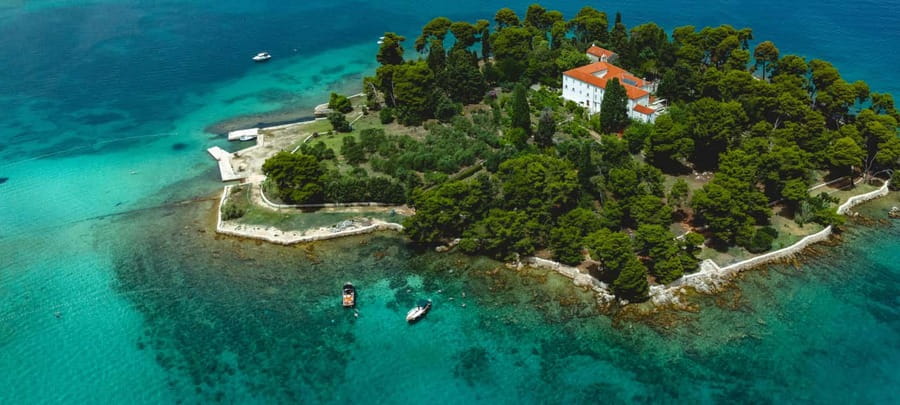 Zadar: 3 Islands Luxury Boat Tour with Aperol Spritz - Starting at Foša Harbor: Zadar Old Town First, Not Last