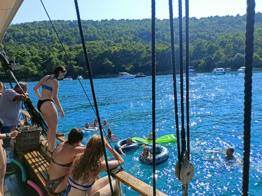 Zadar: Boat Tour with Unlimited Wine & 3 Stops - Stop 1: Kukljica Beach Time and Snack Options