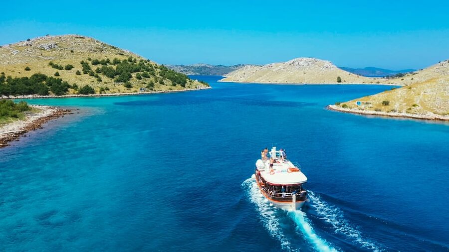 Zadar: Kornati Boat Trip with Lunch and Swim Stops - The Drinking Schedule: Wine, Water, and a Couple of Small Quirks