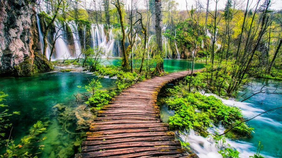 Zadar: Plitvice Lakes with Boat Ride and Zadar Old Town Tour - The park entry you pay on the day