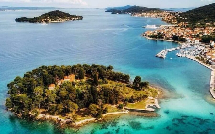 Zadar: Three Islands Private Boat Tour - What you eat onboard: anchovies in olive oil and island-style snacks