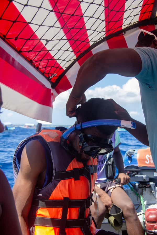 Zanzibar: Mnemba island Snorkeling & Boat Tour with Lunch - Small frictions to plan for: timing, ladders, and communication